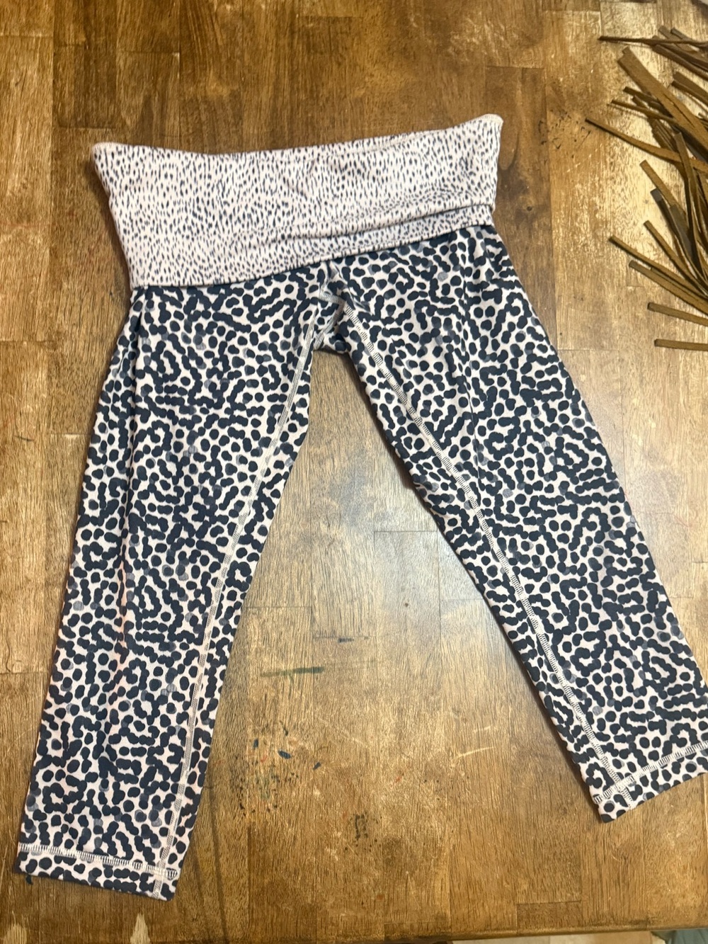 Lululemon Wunder Under Crop II Roll Down Dottie Dash Slate Size 8 Measures 14.5"